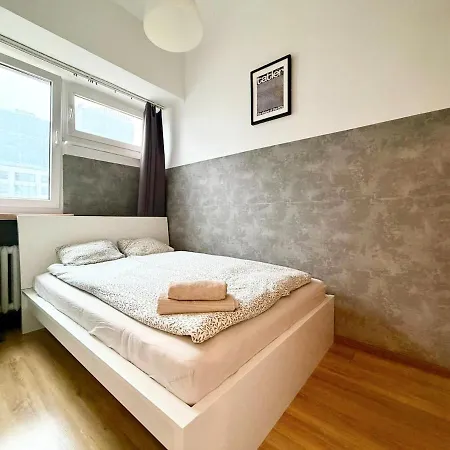 Flat Next To Rondo Onz
